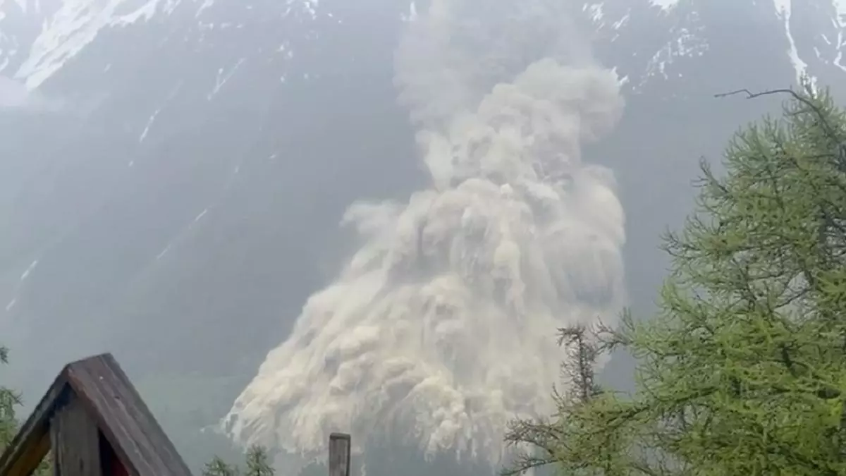 Así desaparece un pueblo de Suiza al venirse abajo un glaciar por el cambio climático