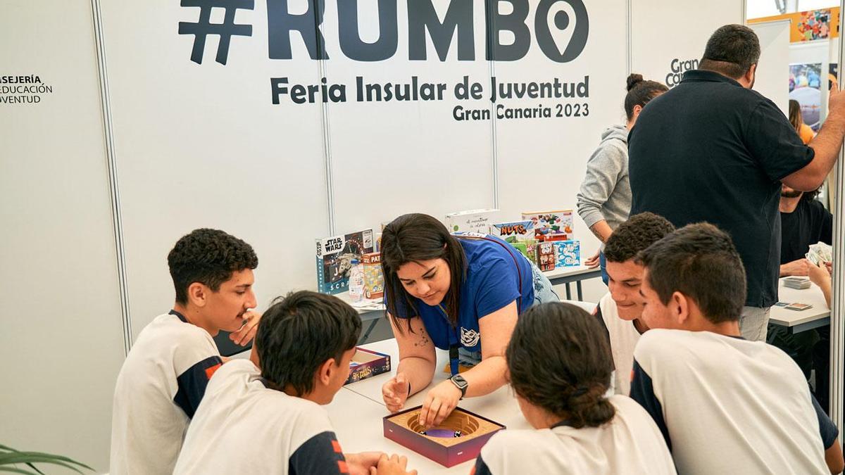 Uno de los múltiples talleres en los que participaron los jóvenes durante la feria.