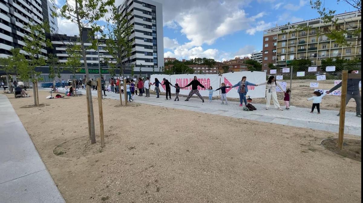 Cadena humana realizada en la concentración del viernes.