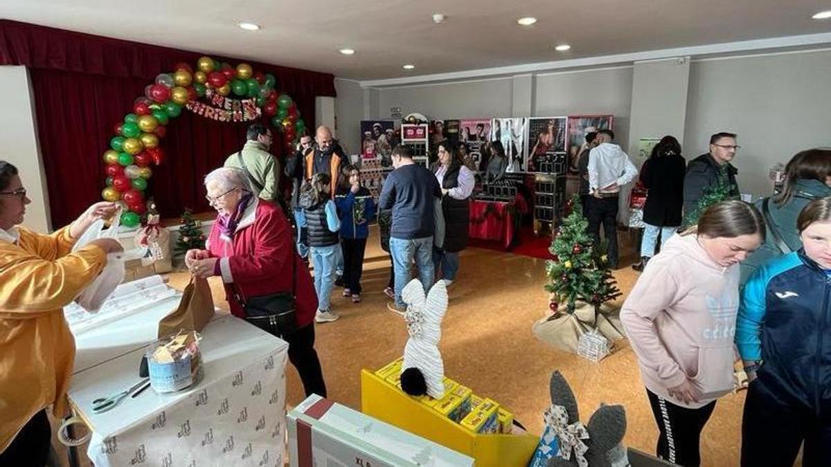 Ambiente durante el mercadillo navideño del pasado año