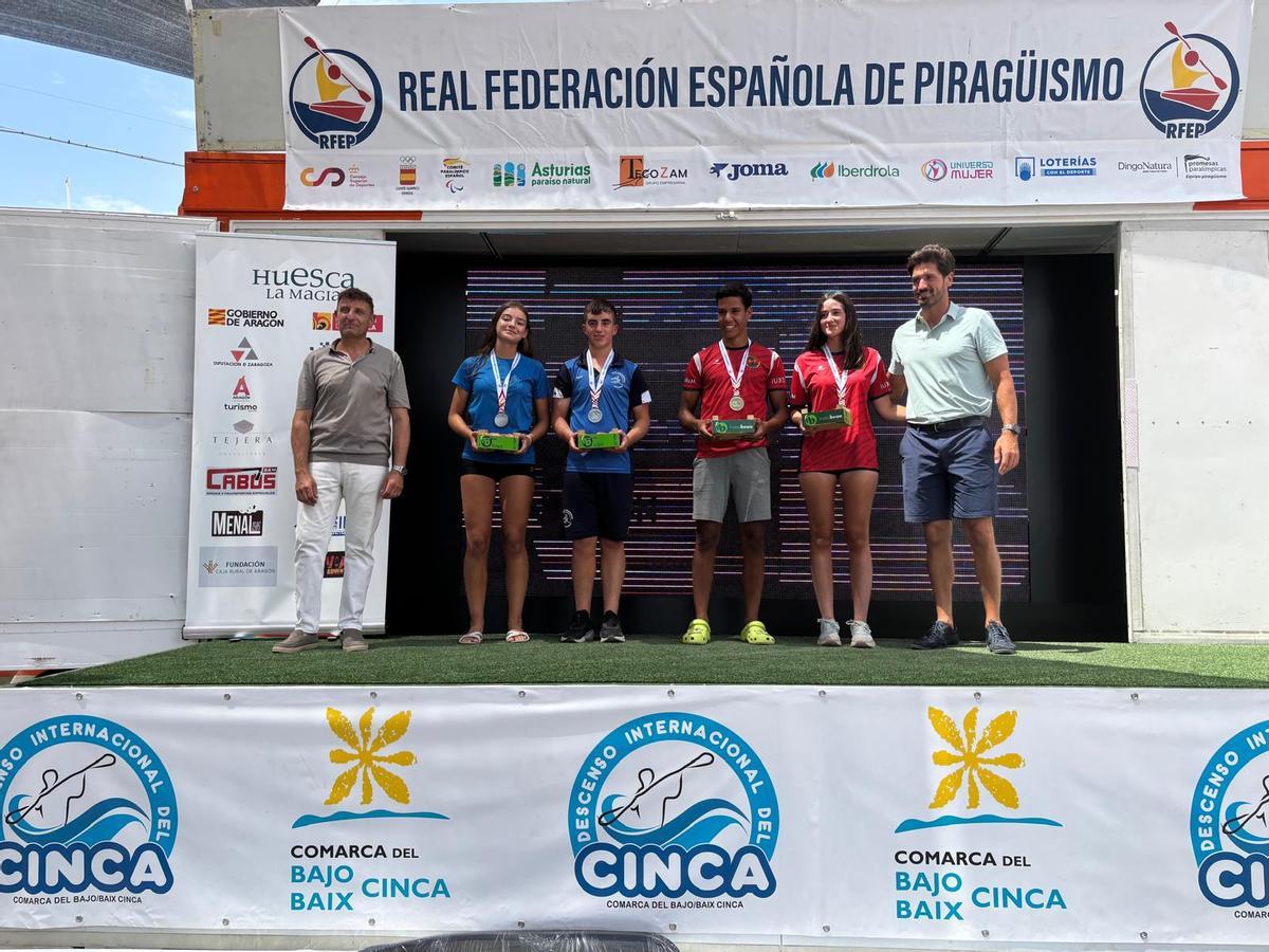 Alejandro Gómez y Anna Crespo, en el podio.
