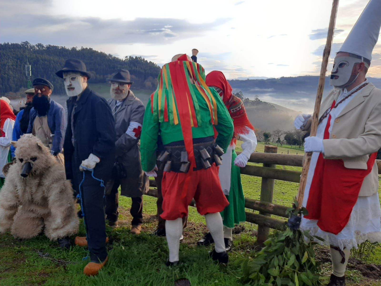 Los Aguilandeiros recorren San Xuan de Villapañada: así ha sido su recorrido por la parroquia moscona