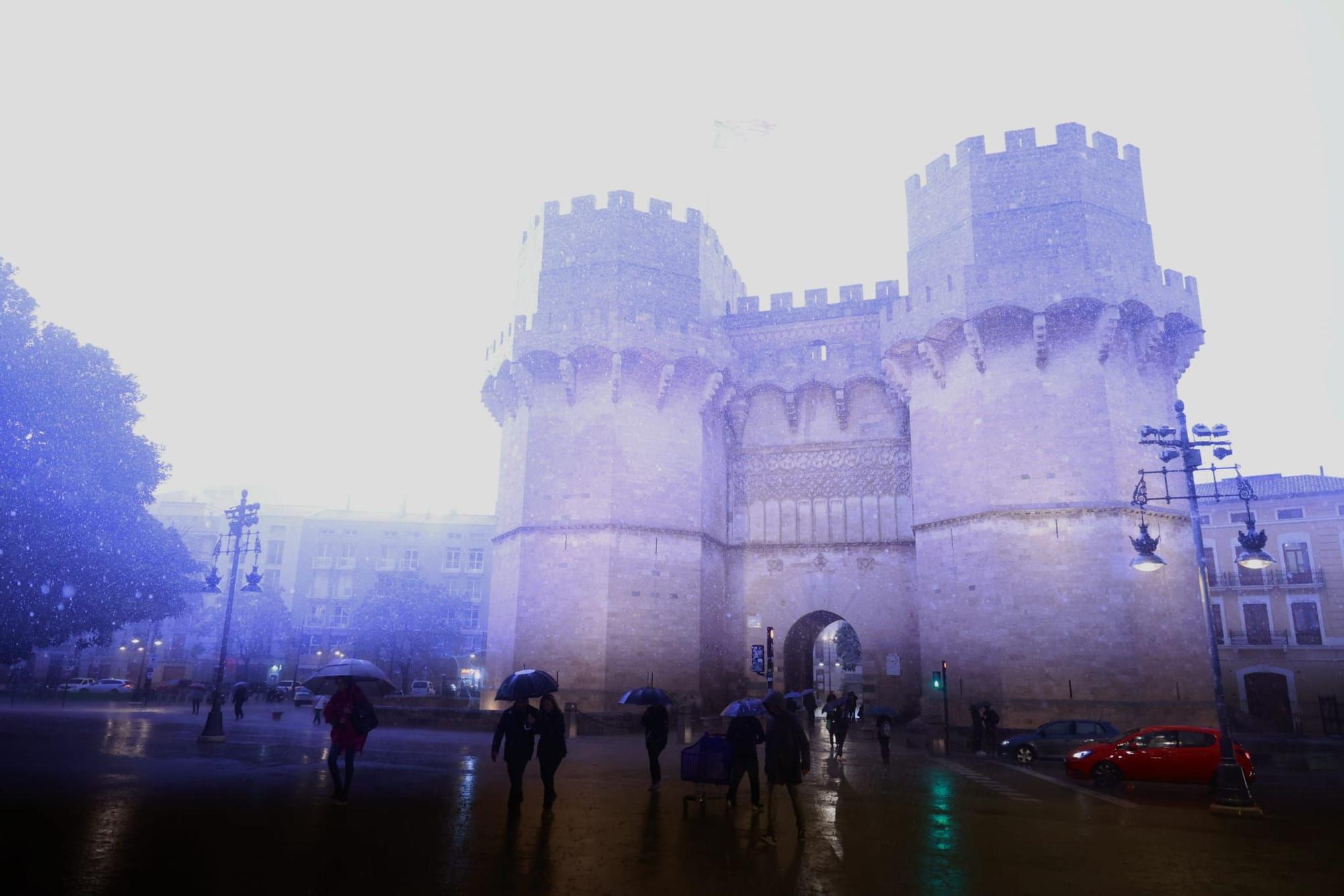 Las lluvias torrenciales descargan con fuerza en Valencia