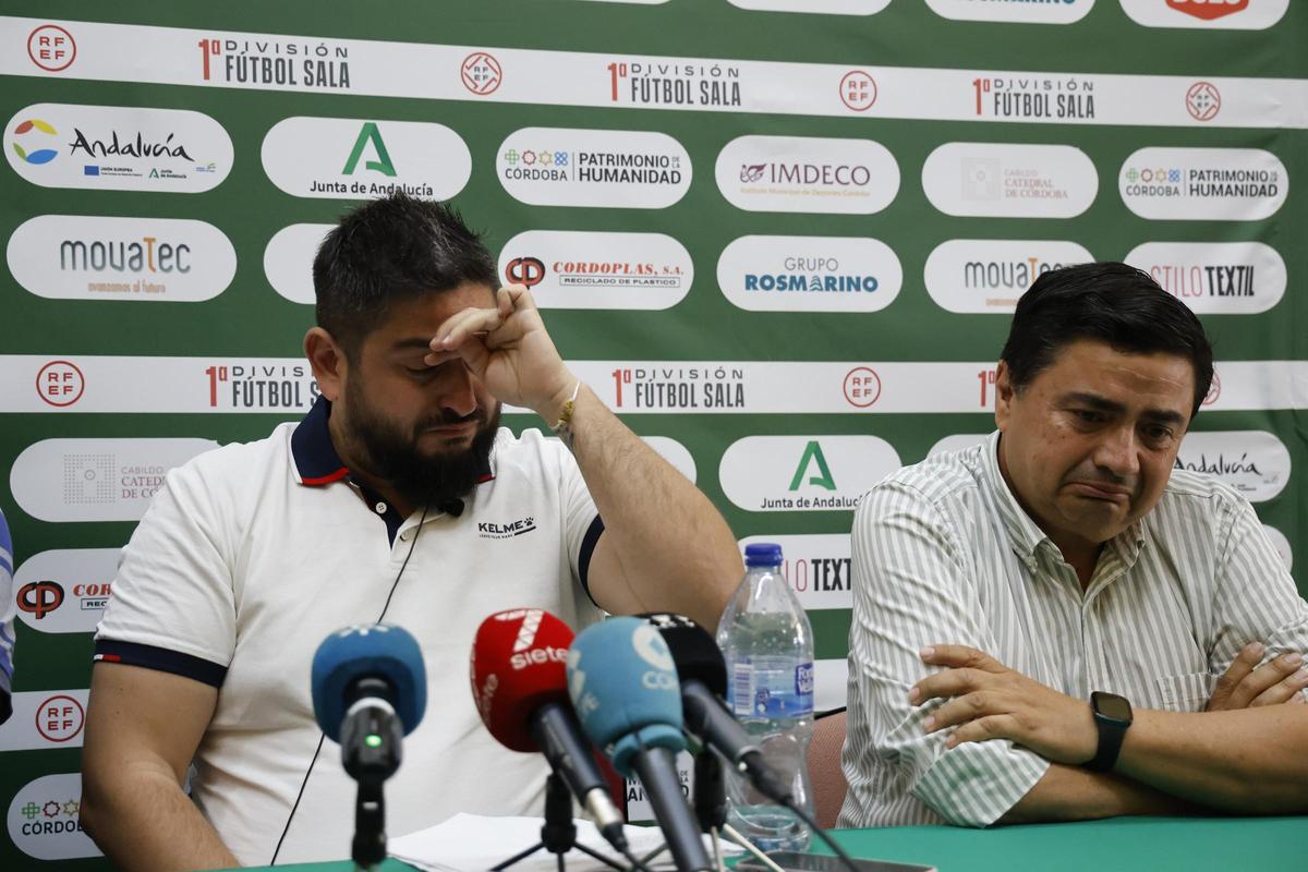 Josan González y José García Román, en su despedida como entrenador del Córdoba Futsal.