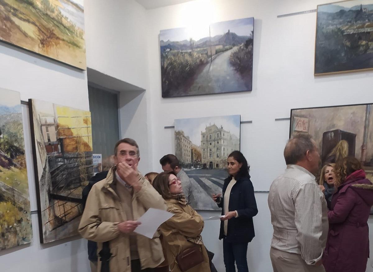 Asistentes en el día de la inauguración de la exposición de Pedro I. Asuar en la Casa del Arte en Córdoba.