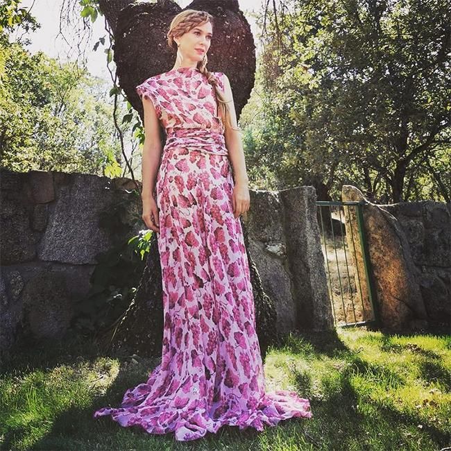 Con vestido de Juan Vidal