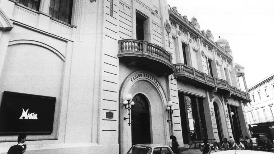 "Busco històries d’amor nascudes al Casino Menestral de Figueres"