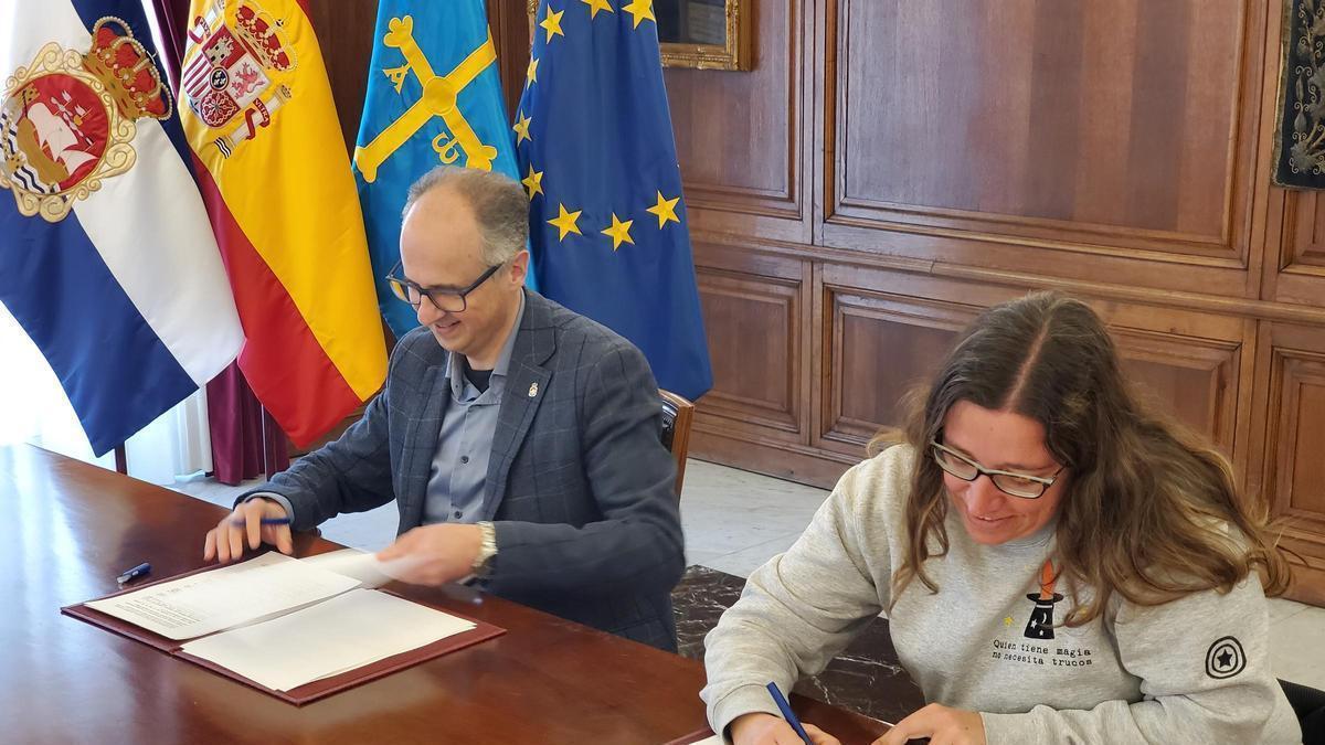 Un momento de la firma del acuerdo