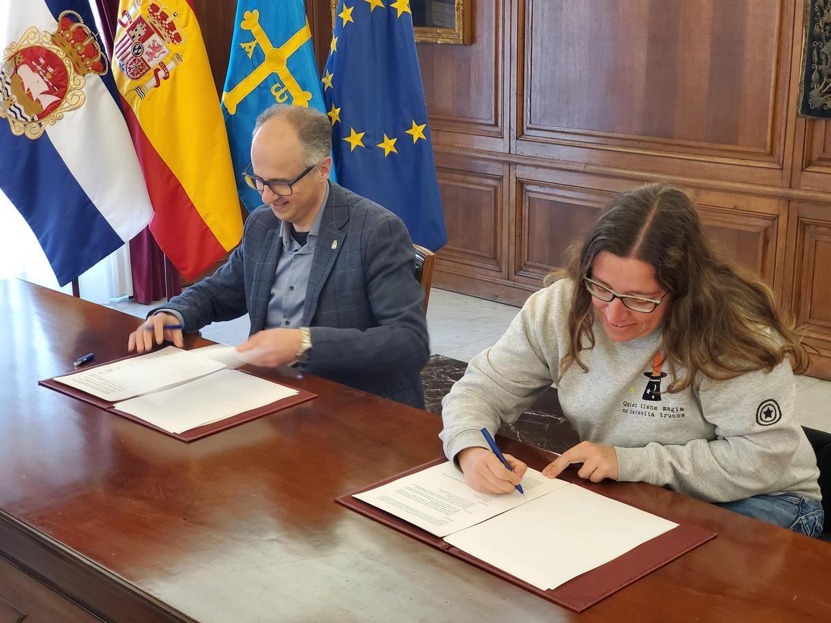 Un momento de la firma del acuerdo