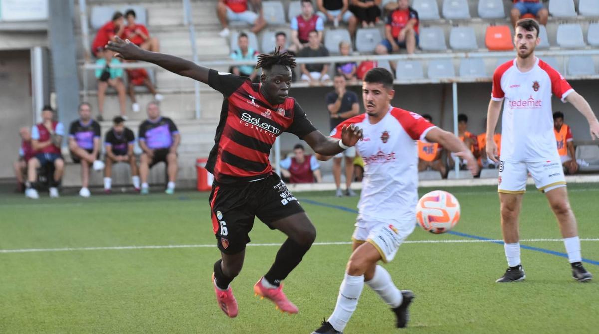 Keita intenta controlar un balón en un partido de esta pretemporada.