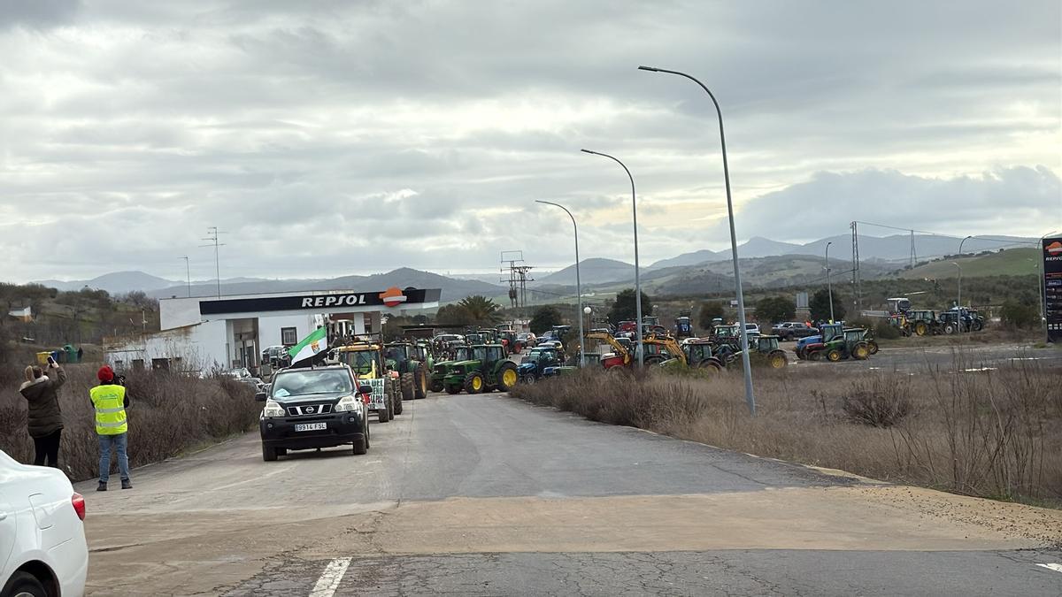 Fotogalería | Los tractores ya ocupan las carreteras extremeñas