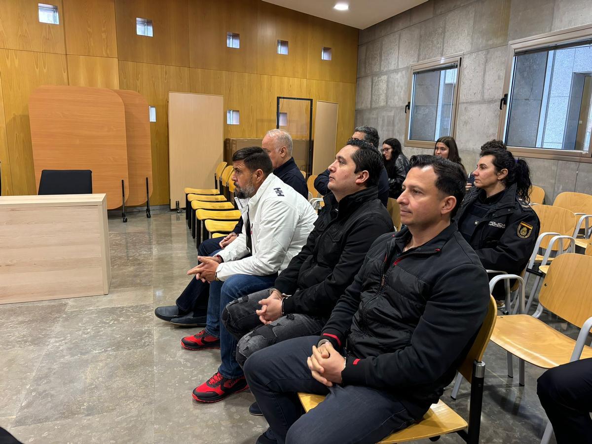 Por la izquierda, Luis Vieira, Carlos García Morales "Matador", Eder López de la Torre y Sergio Esteban, este lunes en la Audiencia Provincial.