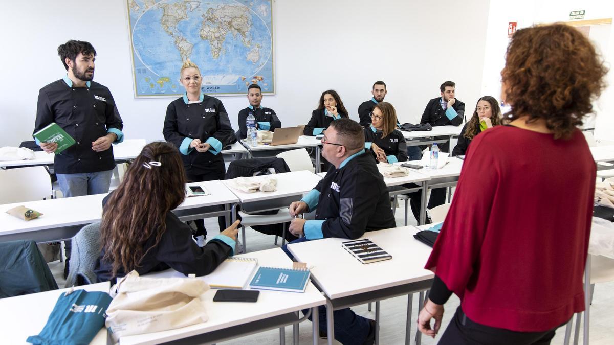 Alumnos de la Cátedra Fundación Mahou San Miguel-UMA en la Facultad de Turismo de la Universidad de Málaga