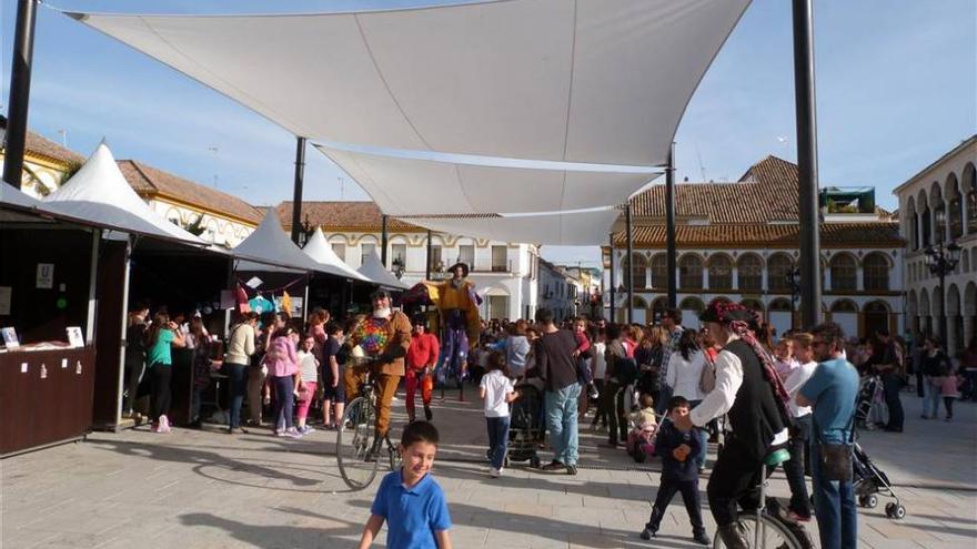 La Feria del Libro presenta nuevos títulos con autores locales y animación para los pequeños