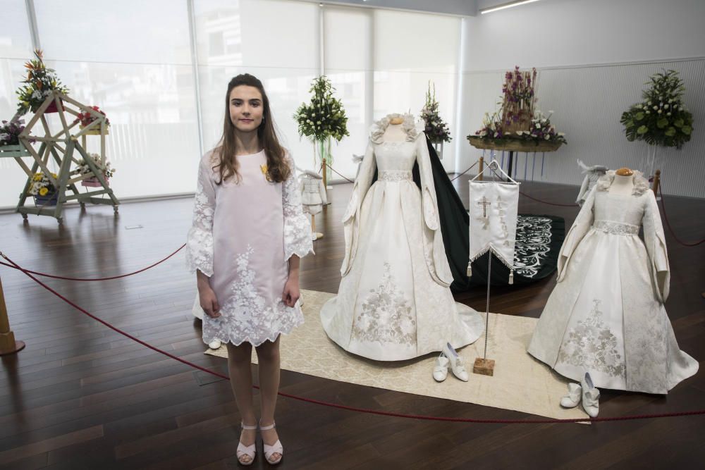 Detalles del vestido de la Reina del Encuentro, María Silla