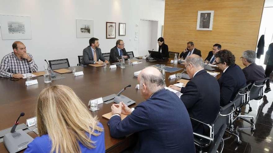 Reunión, ayer, del consejo de administración de la Zalia.