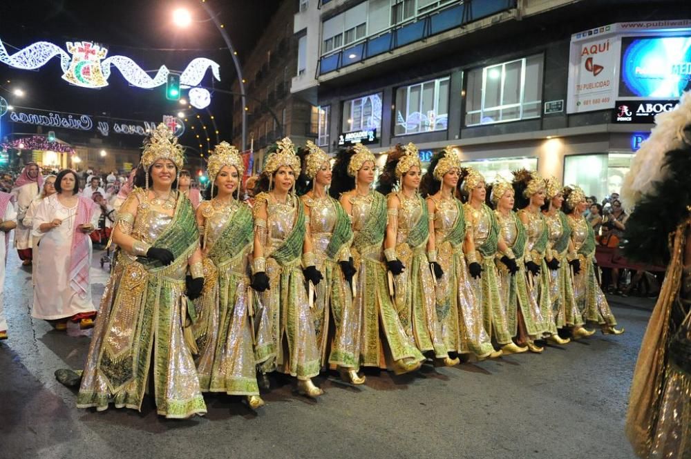 Desfile de Moros y Cristianos por las calles de Mu