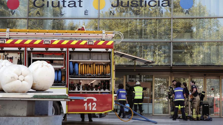 La Ciudad de la Justicia de València permanecerá cerrada mañana por el incendio