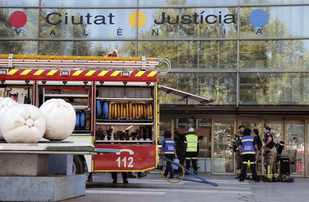 Incendio en la Ciudad de la Justicia de València