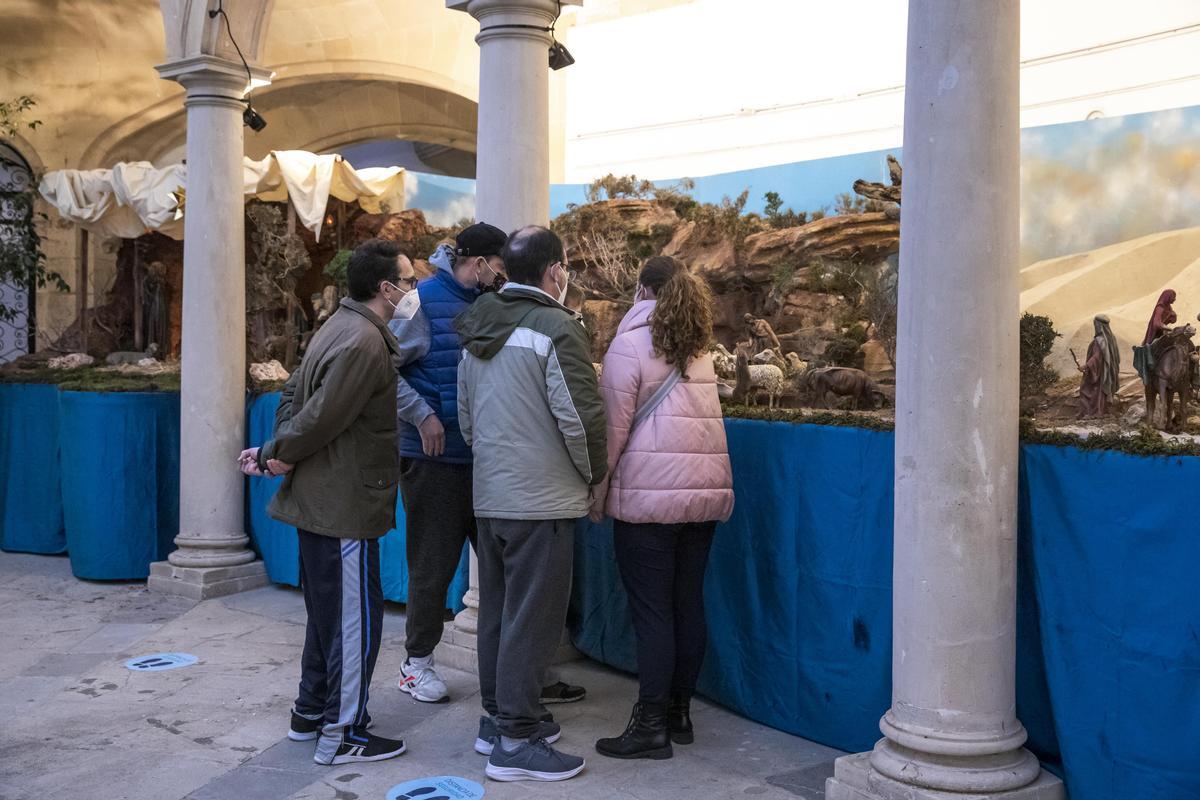 El belén del claustro de Sant Antoniet abre sus puertas a la Navidad