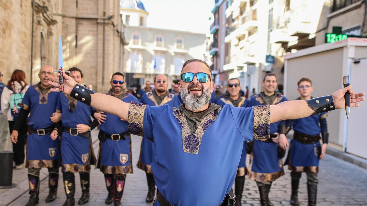 Así se celebró el desfile del Medio Año Festero en Orihuela.