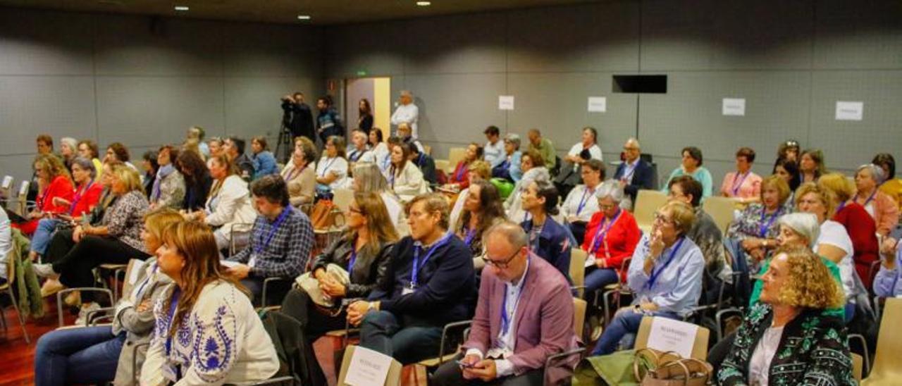 Participantes en el foro, que se celebra en el Auditorio de Vilagarcía. |  // IÑAKI ABELLA