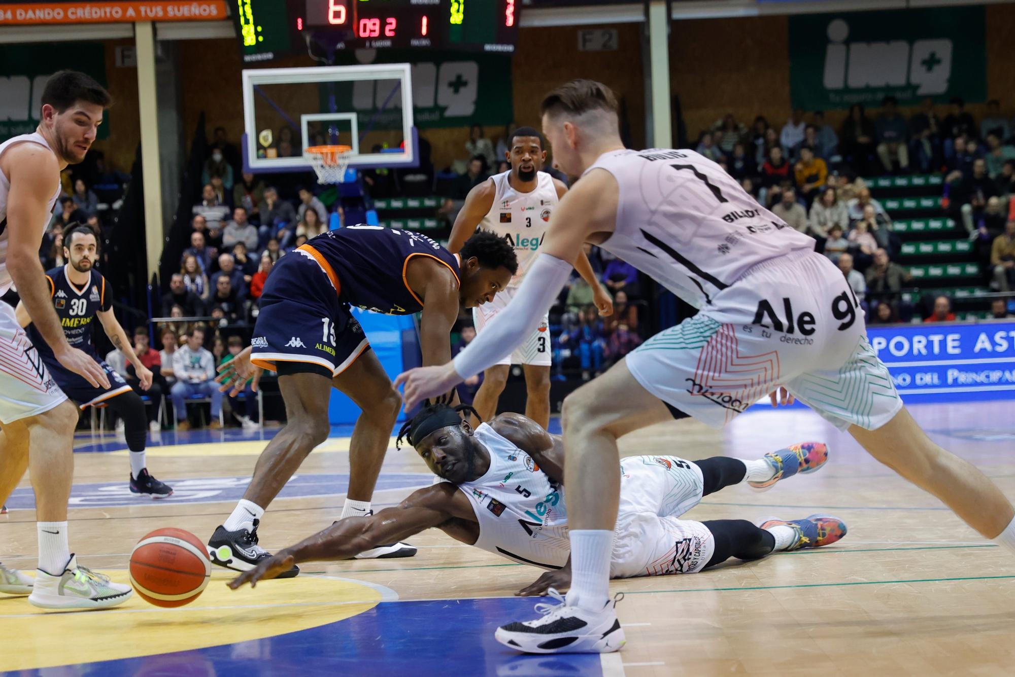 El Alimerka Oviedo cae ante el Alega Cantabria (62-69)