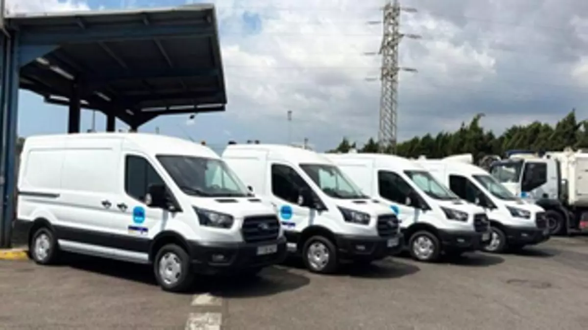 L'Hospitalet refuerza la limpieza de calles con cuatro nuevas máquinas de agua a presión