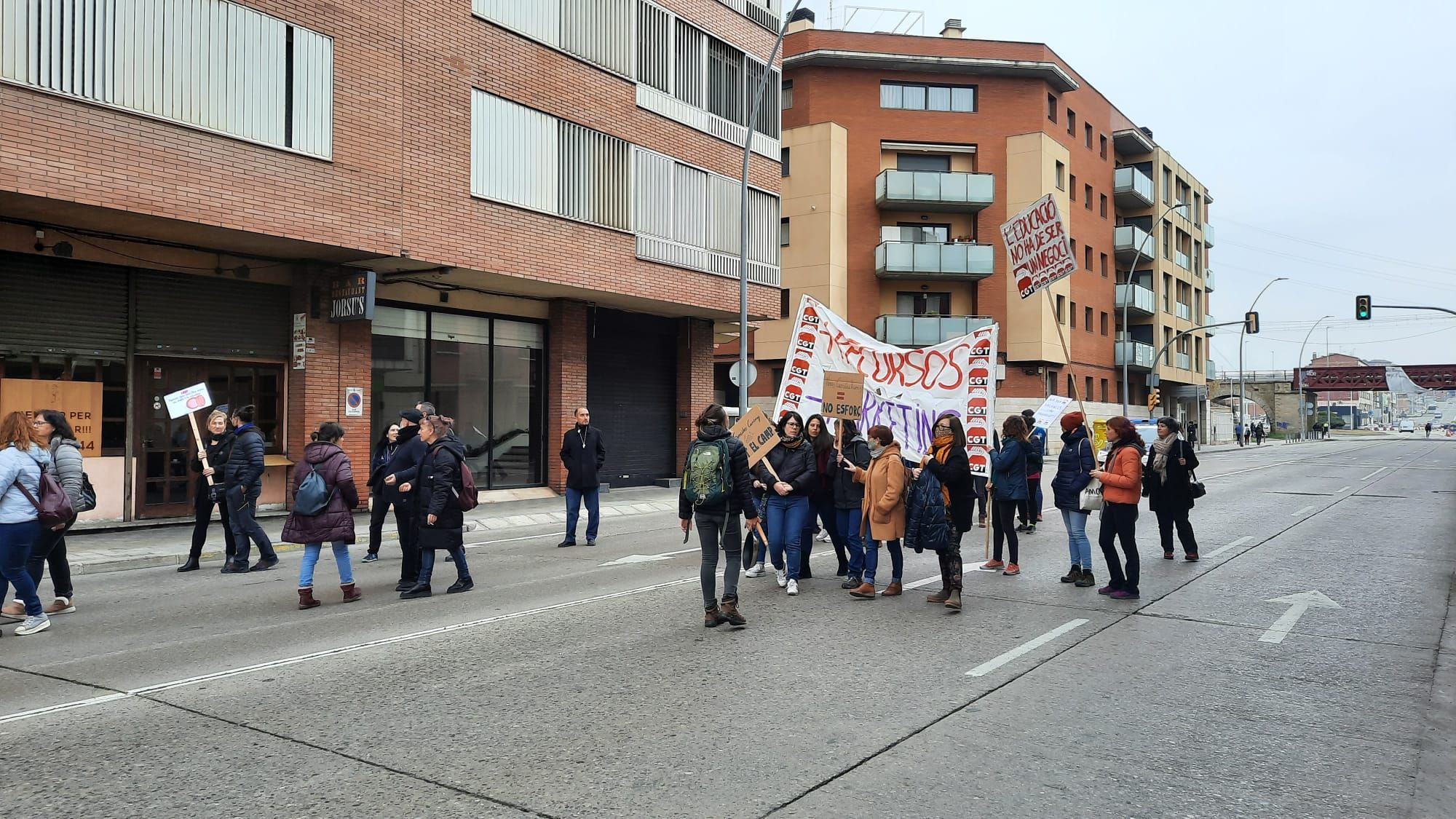 Talls de carretera a Manresa per la protesta de mestres i professors