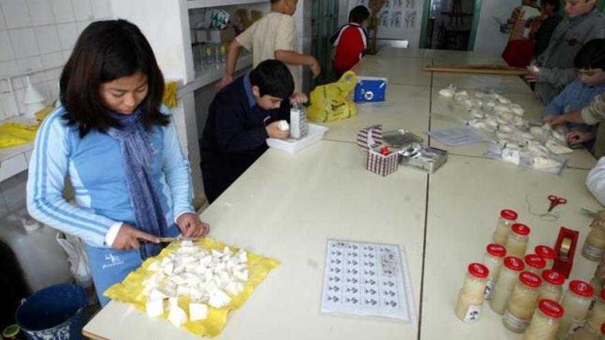 Elaboración. Se trabaja en cadena como si de una fábrica se tratara.