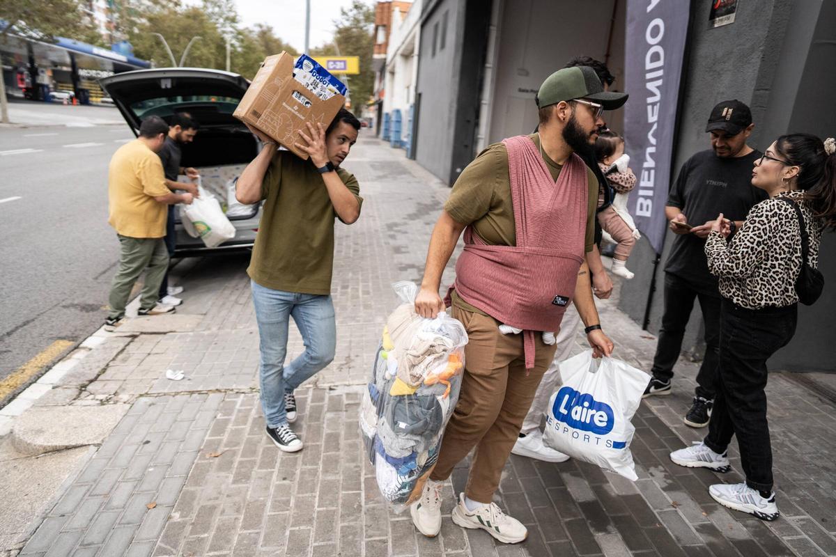 Barcelona se moviliza con donaciones para los afectados tras la Dana Barcelona se moviliza con donaciones para los afectados tras la Dana