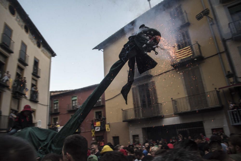 Berga estrena la Patum 2019 amb un passacarrers atapeït i calorós