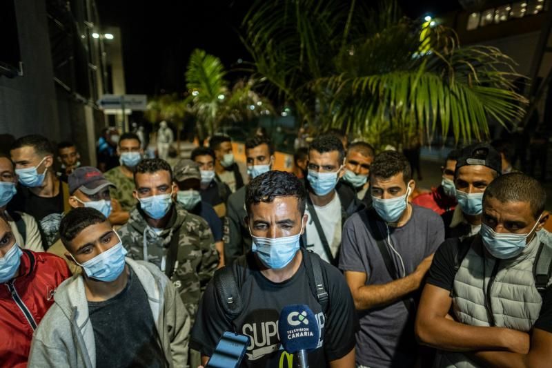 Migrantes en la estación marítima de Santa Cruz de Tenerife