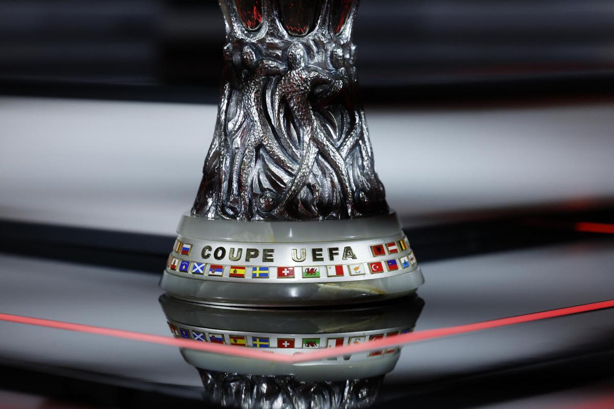 La copa de la Liga Europa.