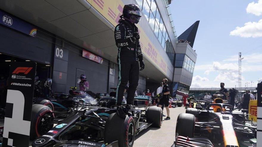 Hamilton, Bottas y Mercedes abusan del resto