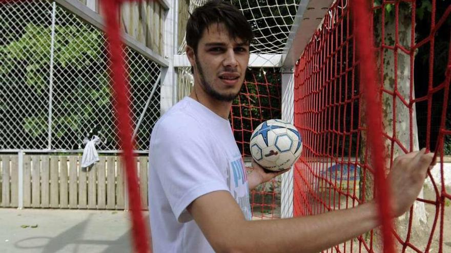 El portero Coke es duda para el partido que el Estradense juega este domingo en Salceda. // Bernabé/J. Lalín