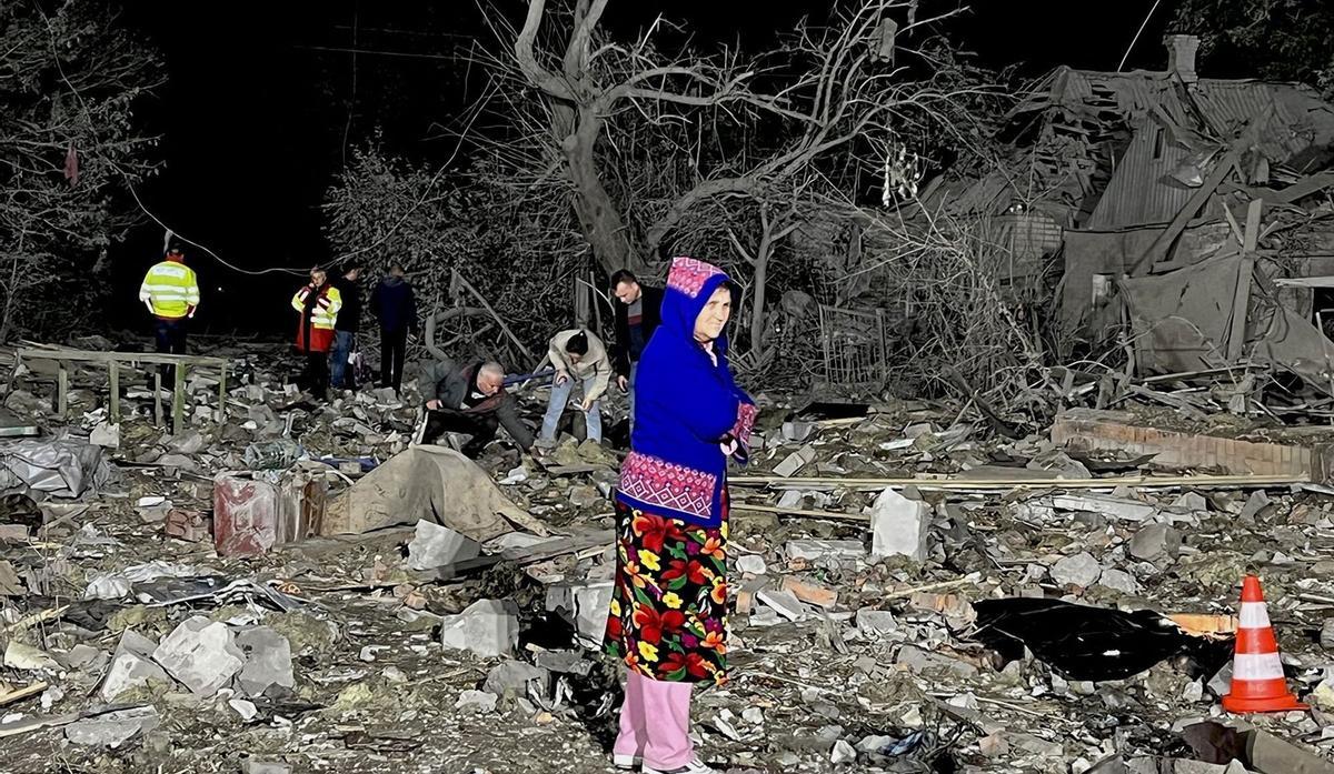 Al menos 12 personas han muerto como resultado del ataque nocturno ruso con misiles contra la ciudad ucraniana de Zaporiyia.