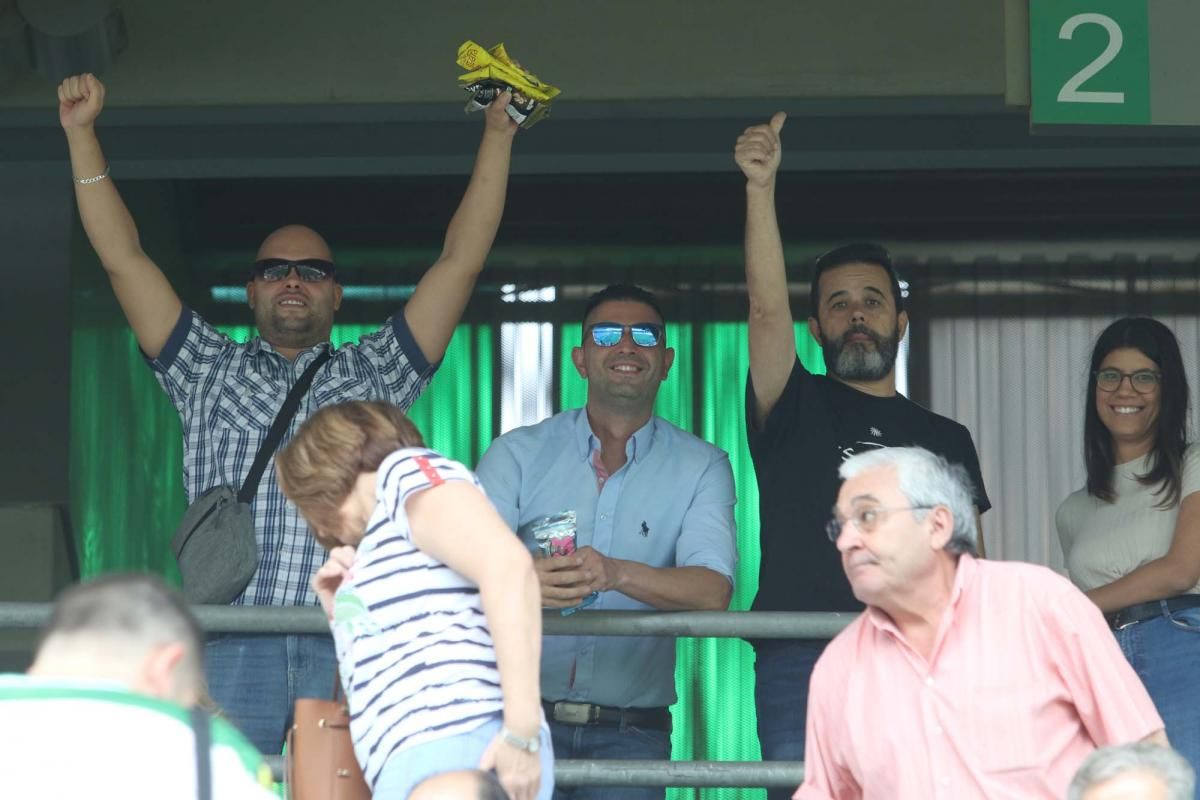 Los aficionados del Córdoba CF en el Arcángel