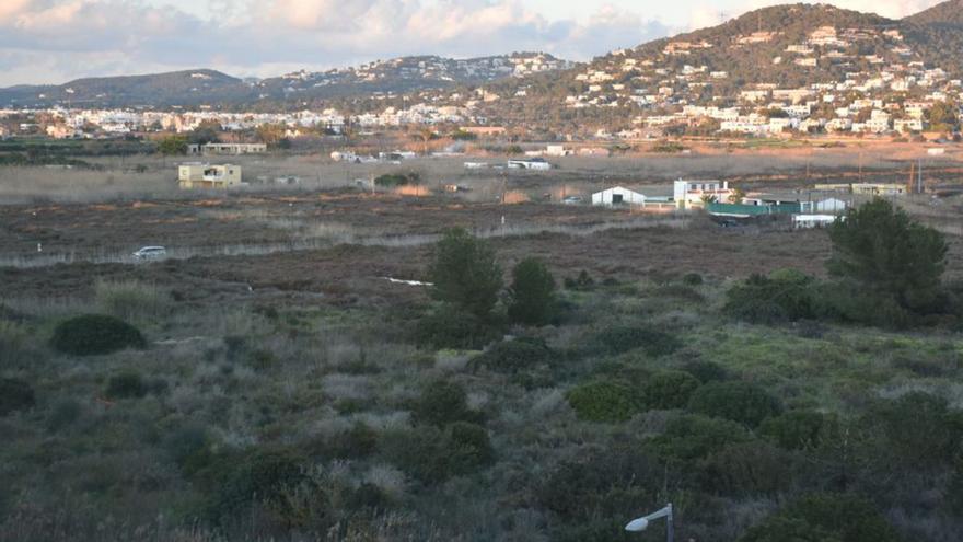 Vila asfalta dos calles situadas en ses Feixes des Prat de ses Monges y Talamanca