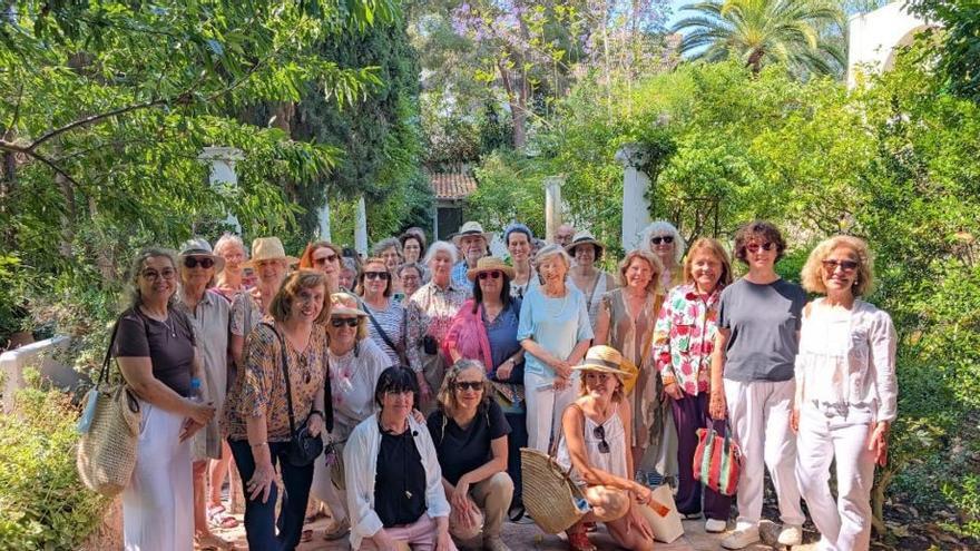 Más de 30 personas descubren el jardín de Jeannine Cook en Palma
