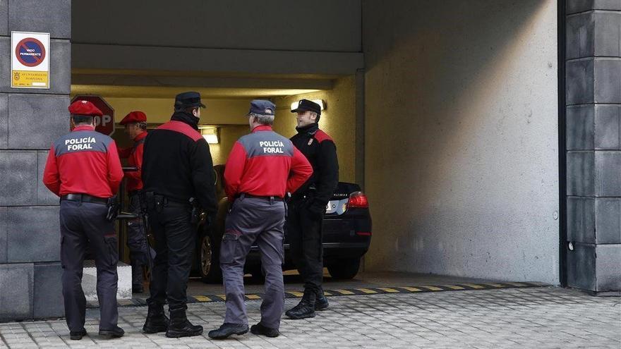 La Policía Foral te lo dice hasta en suajili: hay que llevar mascarilla también en las terrazas