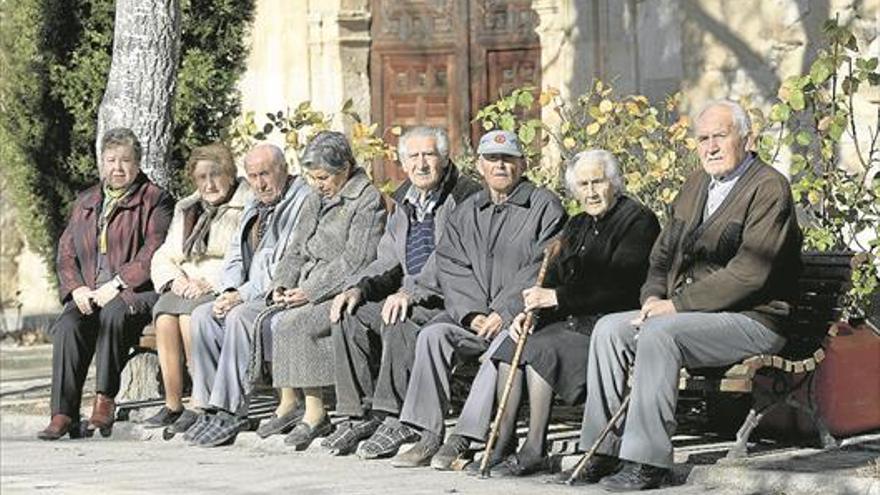 La población extremeña, cada día más envejecida y menos rural