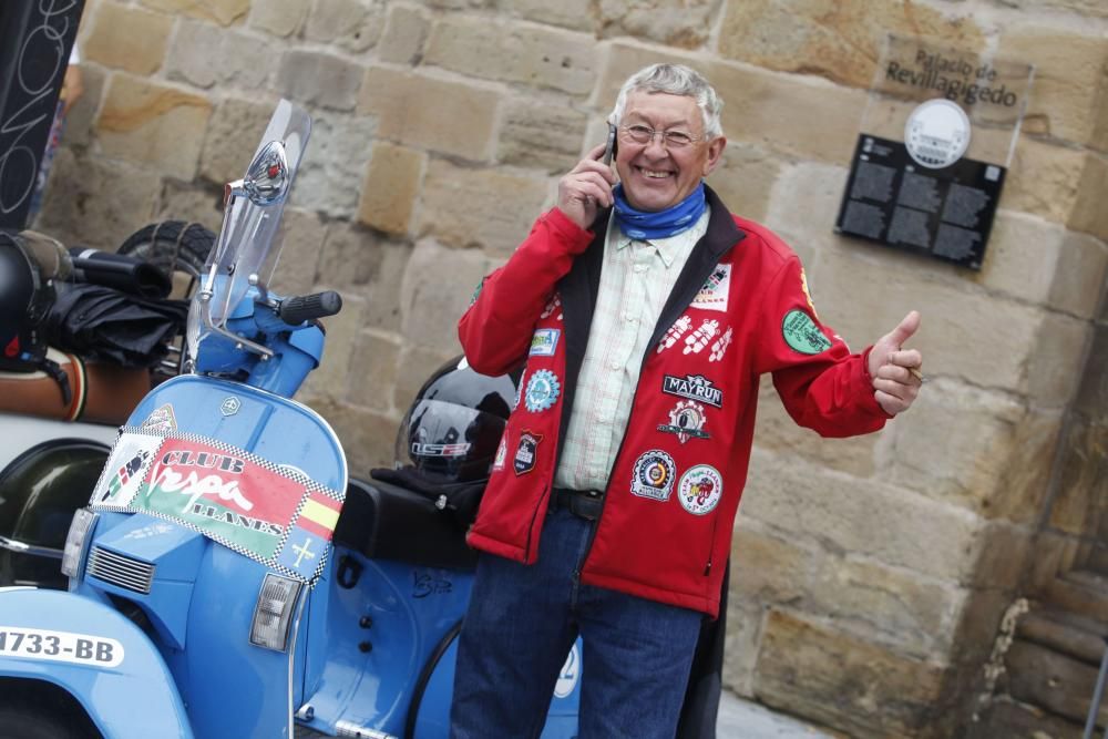 Concentración de Vespas y Lambretas en el Euroyeyé de Gijón