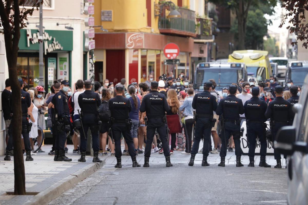 El desalojo del hotel San Valero se salda con tres detenidos