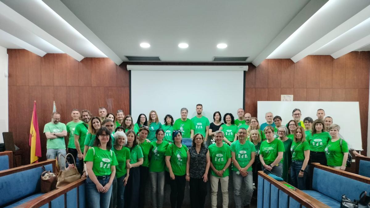 Los directores de 42 centros educativos de la provincia reunidos con la directora territorial de Educación.