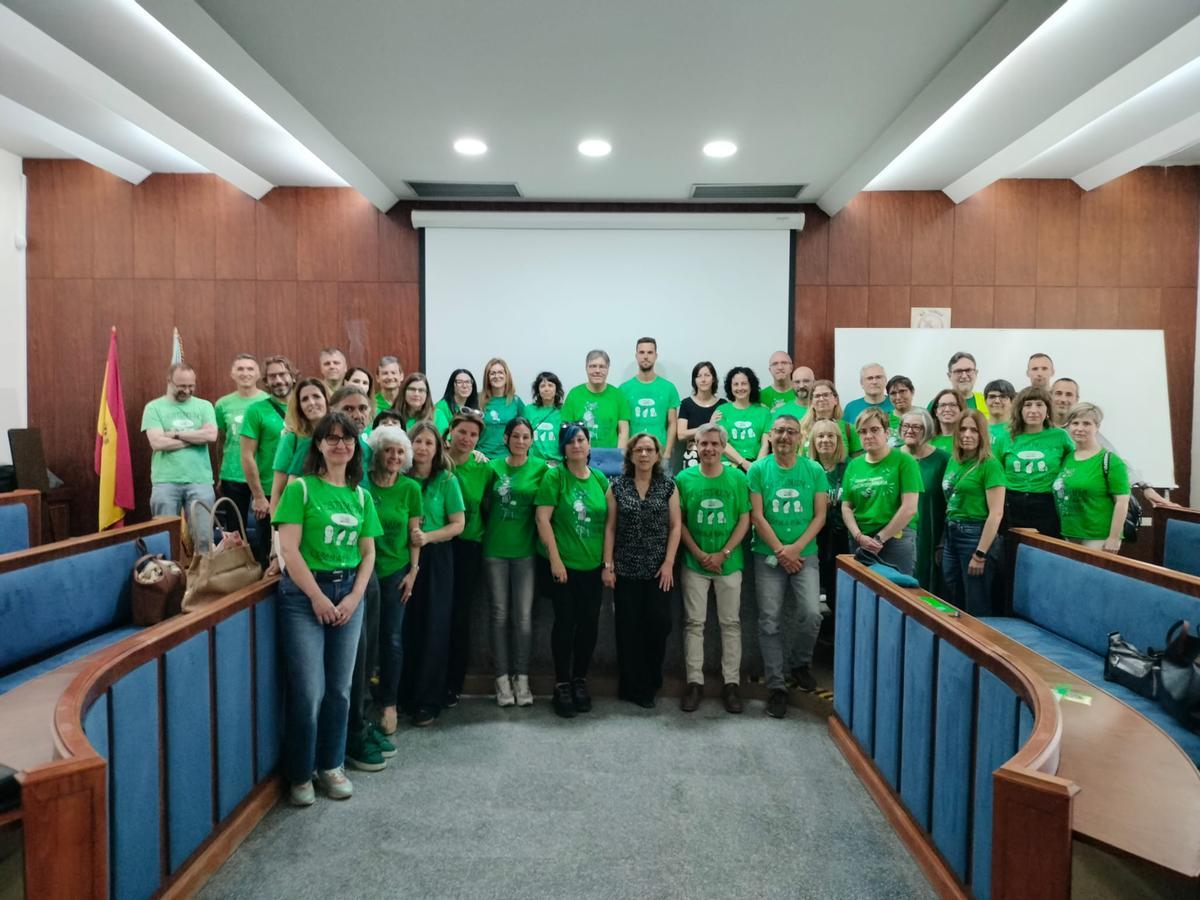 Los directores de 42 centros educativos de la provincia reunidos con la directora territorial de Educación.