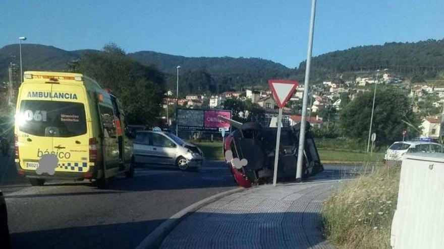 Herida una mujer tras volcar su vehículo en Baiona