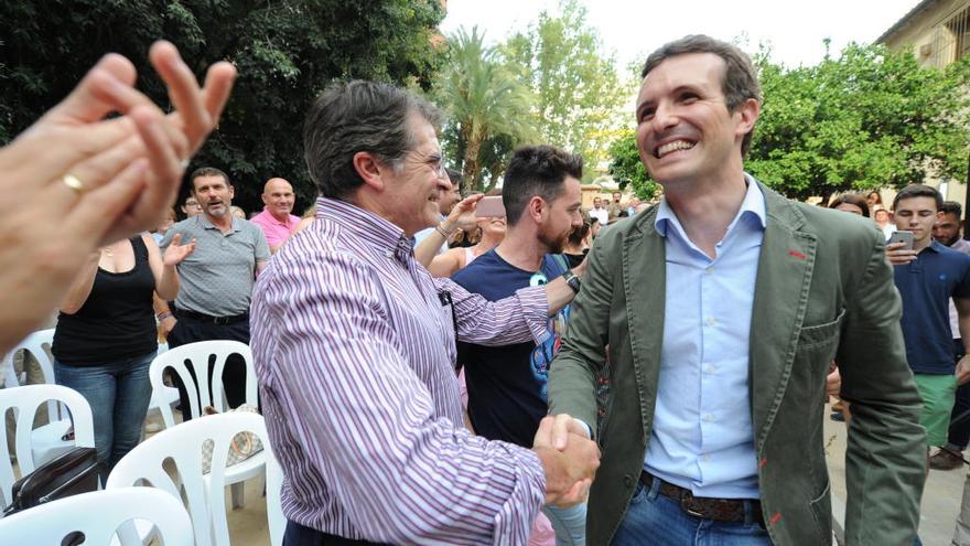 Pablo Casado arrasa en Murcia