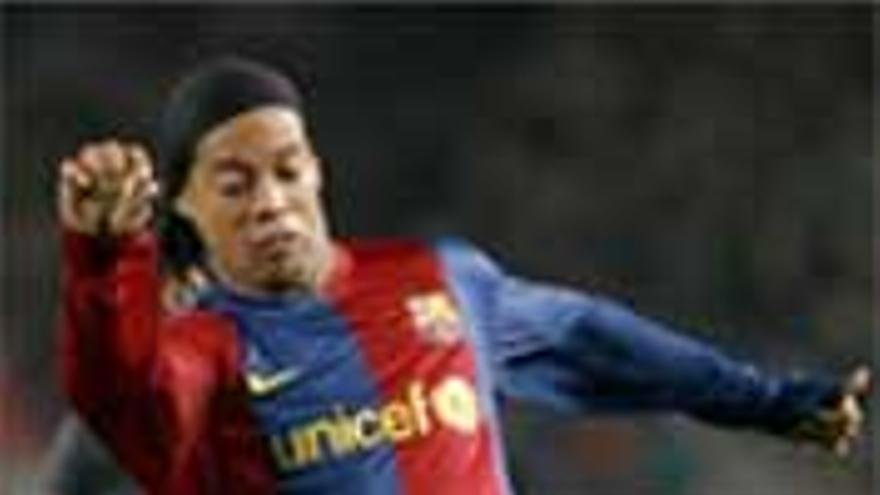 Ronaldinho se entrena con normalidad en La Masía