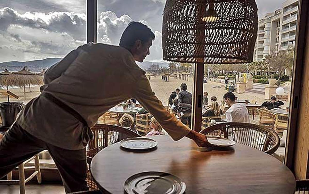 Kellner auf Mallorca.